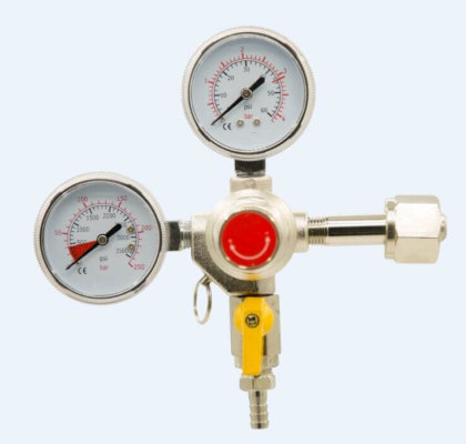 R-01: High quality dual gauge CO2 regulator